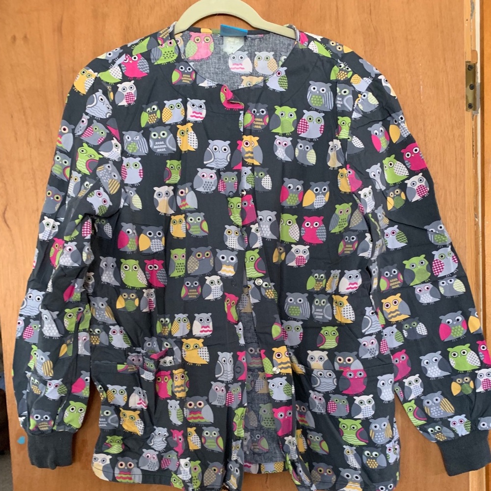 HQ scrub top